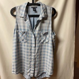 Denim shirt Chelsea & Theodore blue & white Ombre affect, back slit. Sleeveless